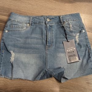 NWT Distressed denim shorts